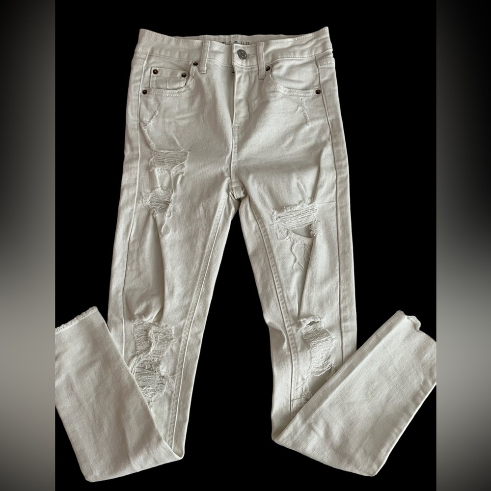 White skinny jeans